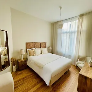 Chaleureux Petit Appartement